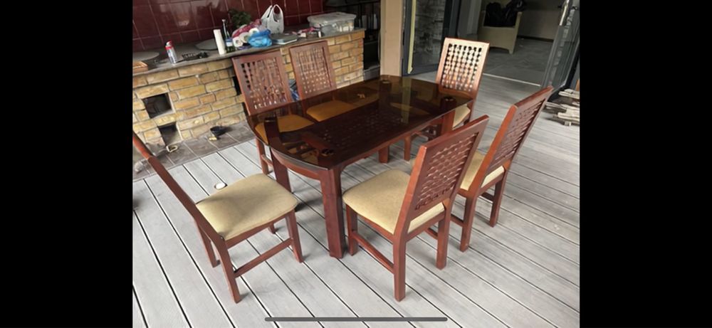 Обеденный стол на 6 персон