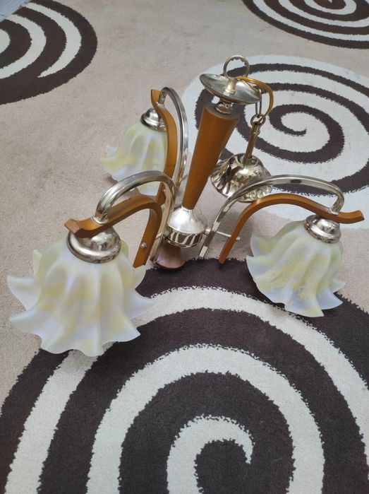 Продаю 2 люстры в отличном состоянии