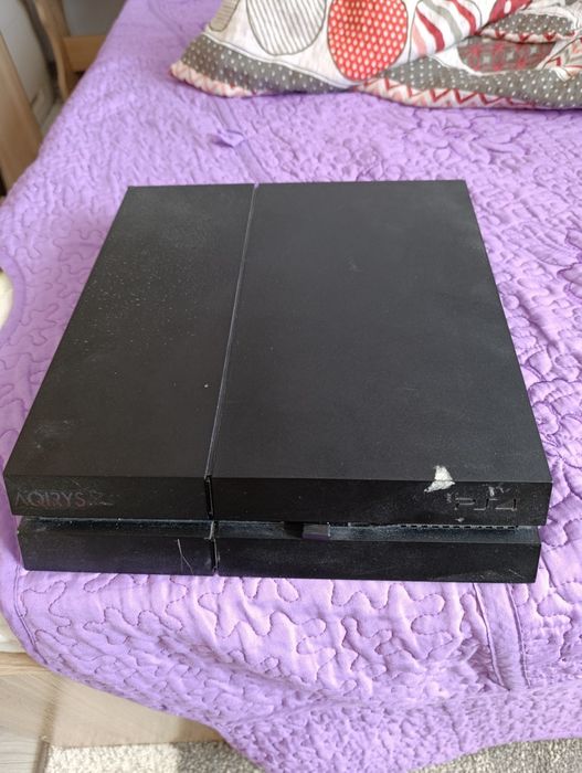 Vând PS 4 defect sursa