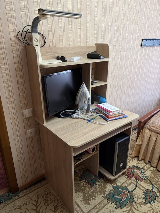 Продам компьютерный стол