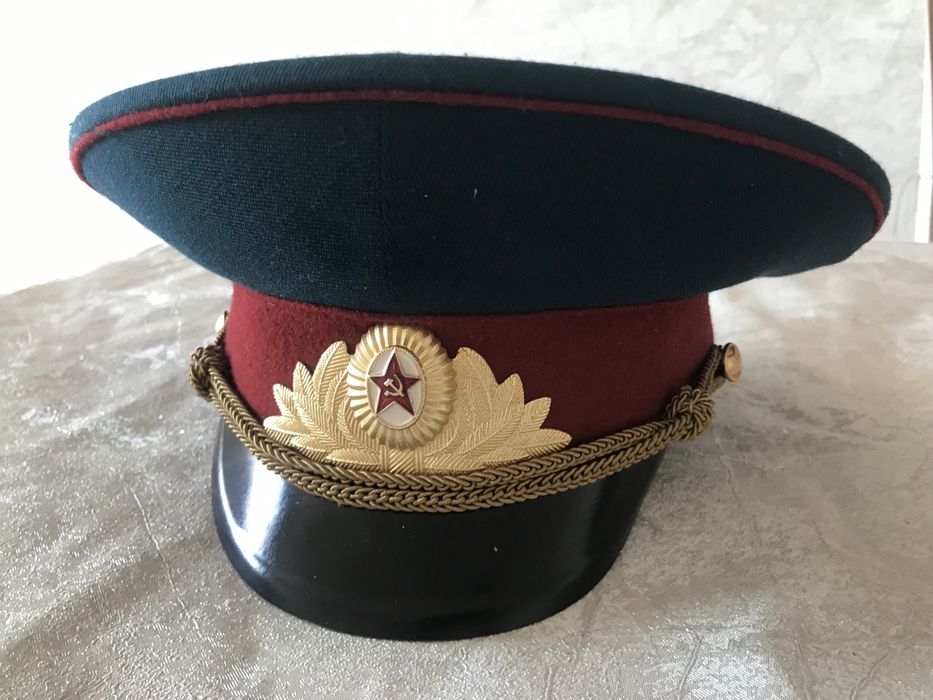 Уголок 45, фуражка советская