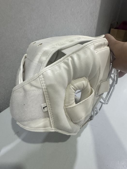 Каратэ шлем размер L  бокс перчатка 10oz