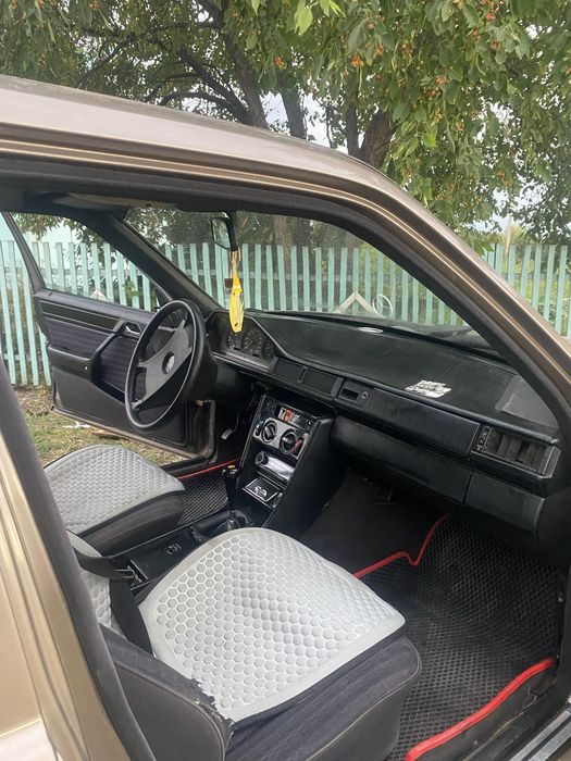 Mercedes E230 W124