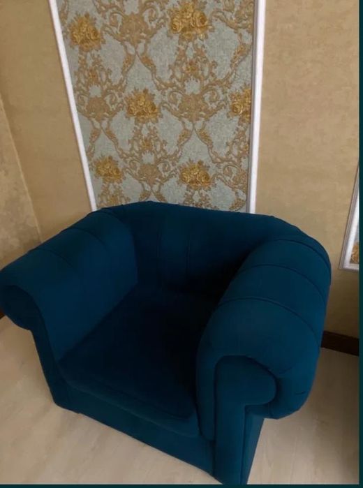 Продам диван с креслами