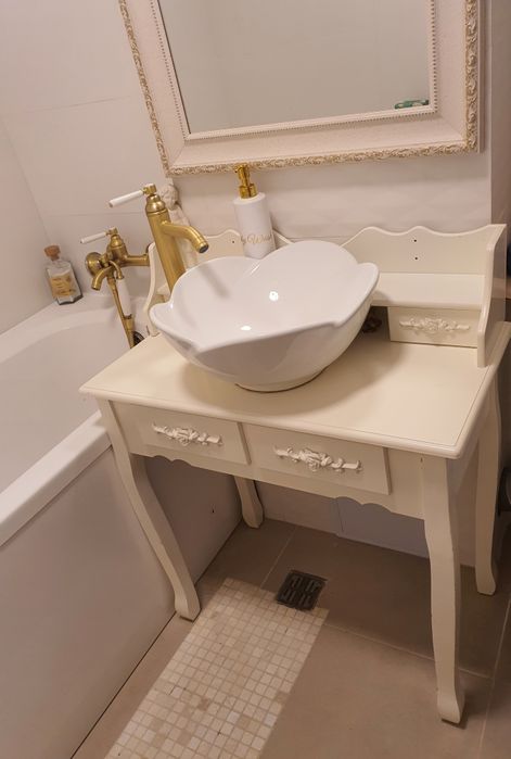 Ansamblu baie cu lavoar, baza si baterie