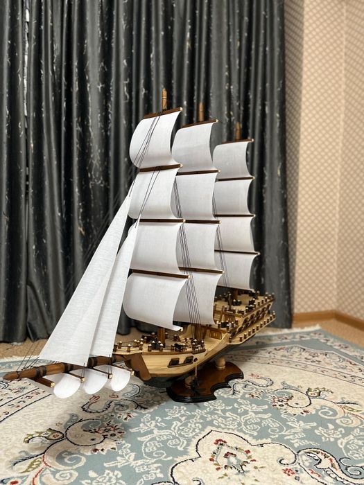 Корабль с парусами