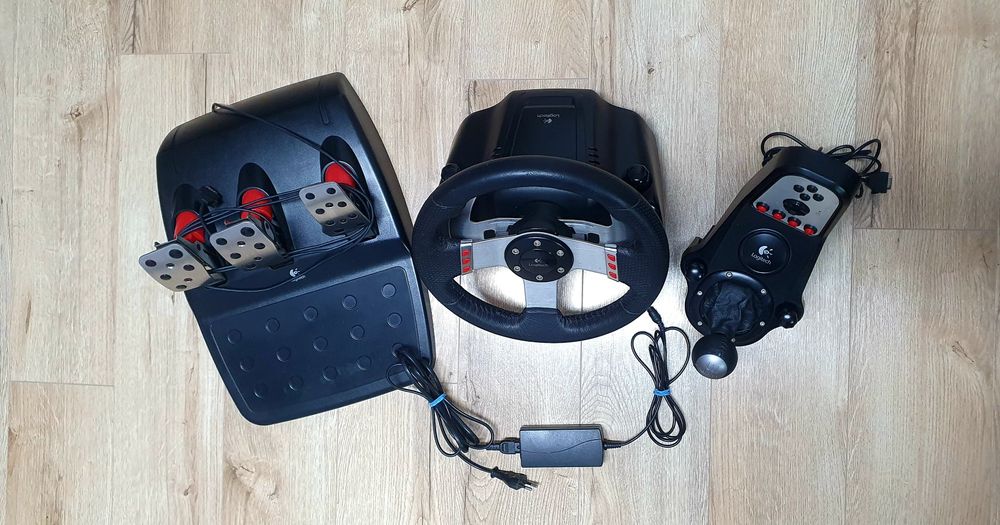 Gaming Volan Logitech G27 Volan+pedal+schimbător+adapter 

Funcționeaz