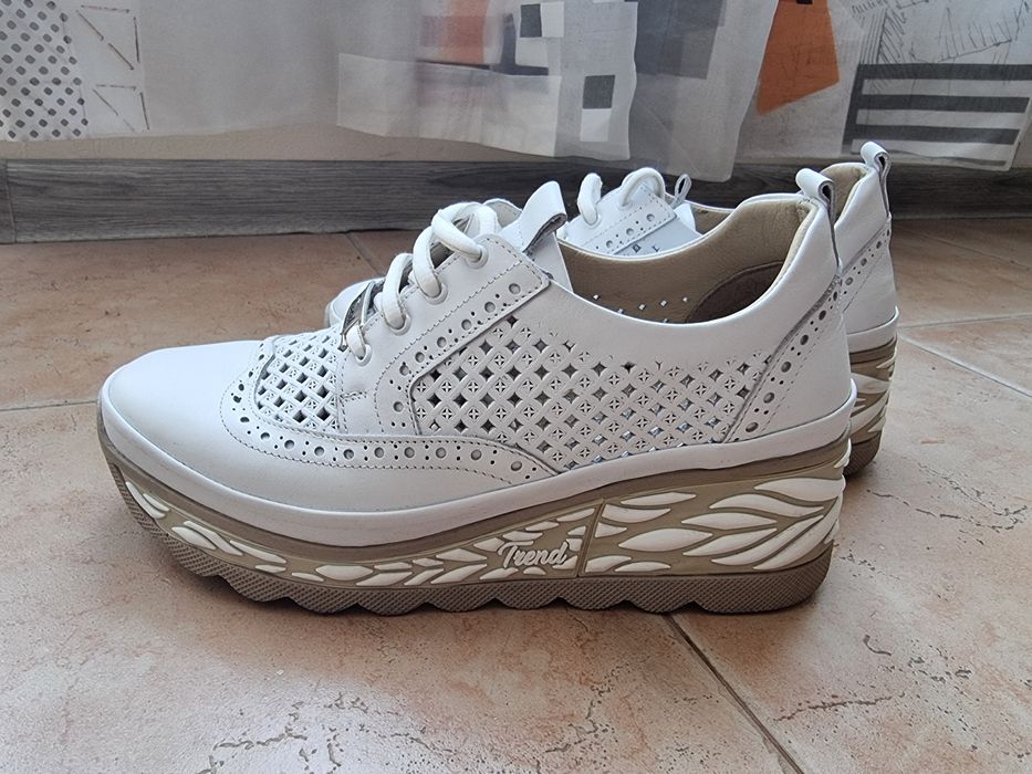 Обувки на платформа, естествена кожа.