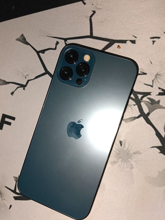 IPhone 12 pro на запчасти, корпус в идеальном состоянии, торг имеется