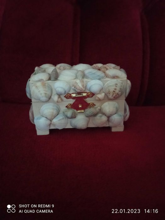 Кутия за бижута с миди