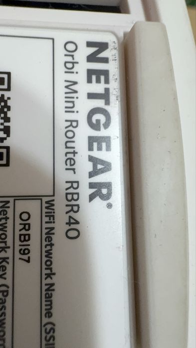 Vand router Orbi RBR 40 cu 2 sateliti