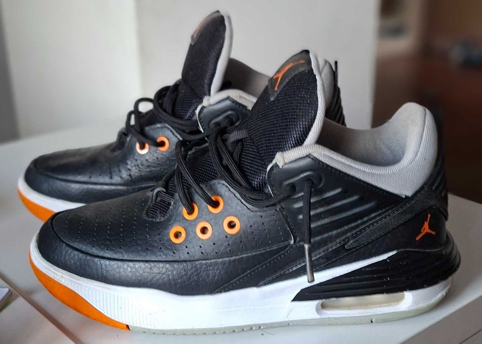 JORDAN MAX AURA 5 (GS) Marime 38