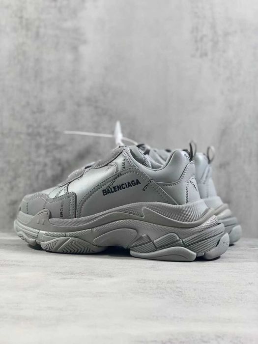 Adidasi Balenciaga Triple S Calitate Premium