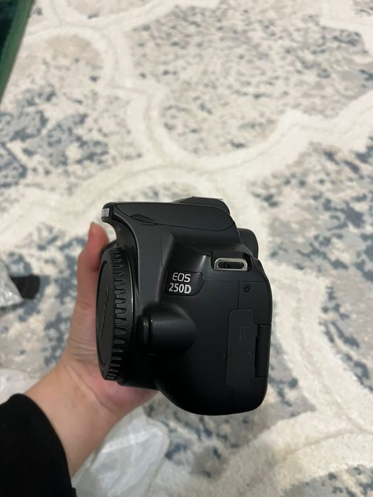 Canon EOS 250D 18-55мм