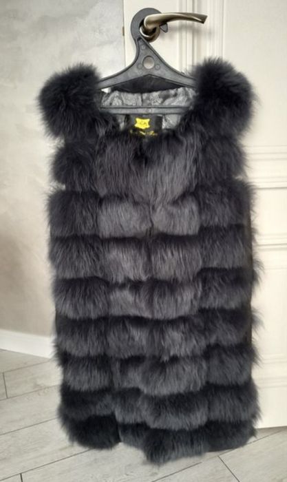 Продам меховую жилетку