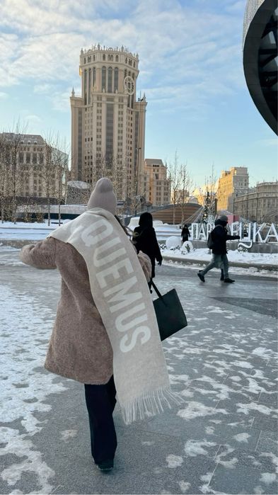 Новый шарф Jacquemus