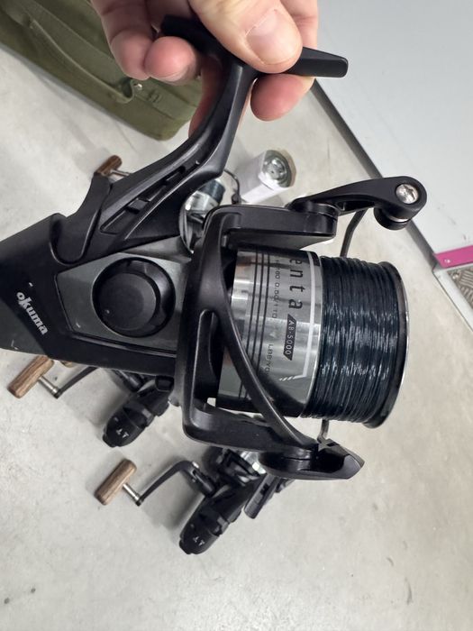 2 bucati Mulinete OKUMA Aventa Baitfeeder 5000