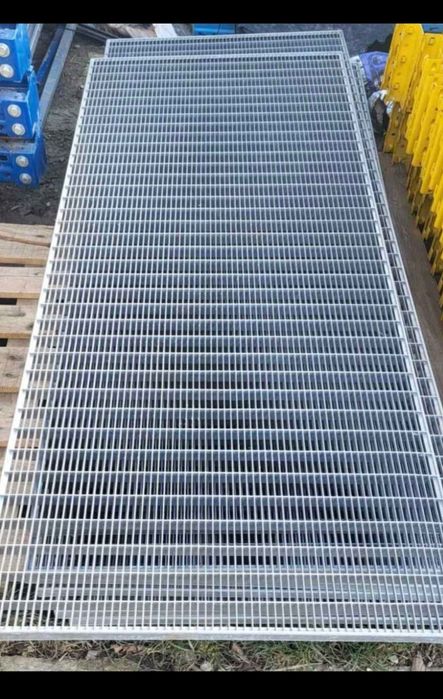 Gratare zincate la diferite dimensiuni debitam la dimensiunea dorită d