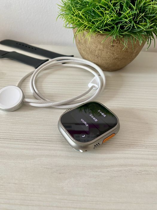 Apple Watch Ultra 2 Gps + LTE 49mm Titanium & Ceramic Case