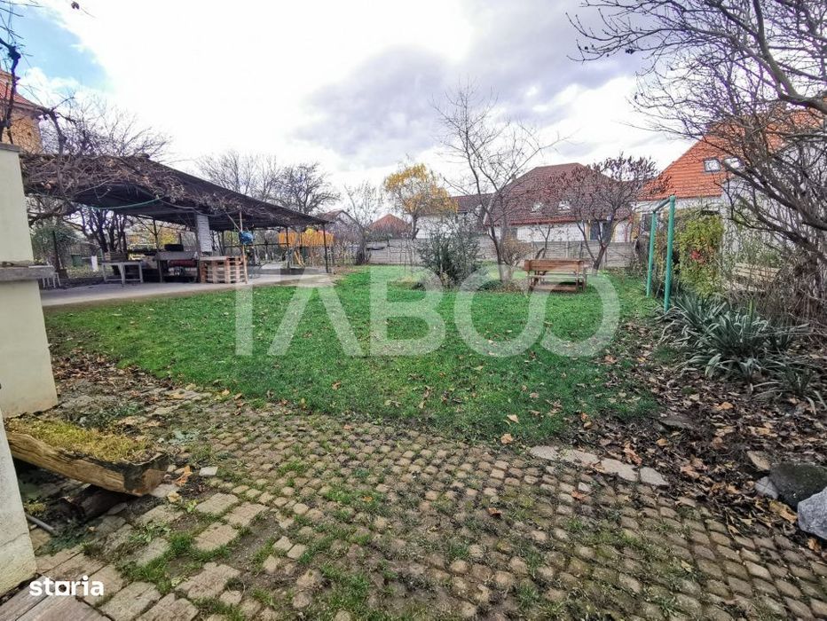 Casă individuală cu 4 camere și 900 mp teren în zona Calea Poplăc