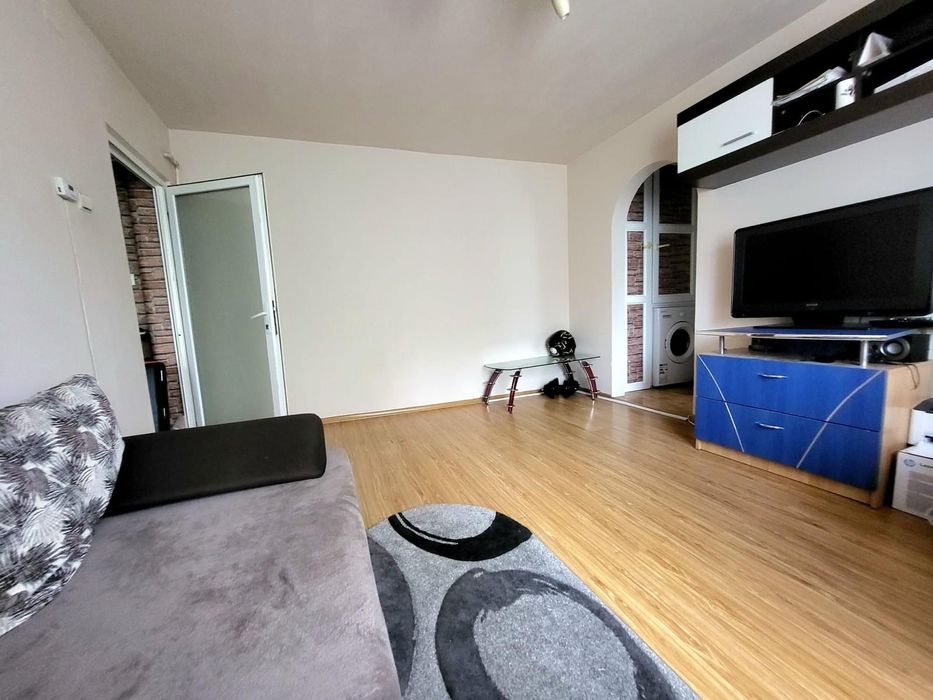 Inchiriez apartament in micro 6