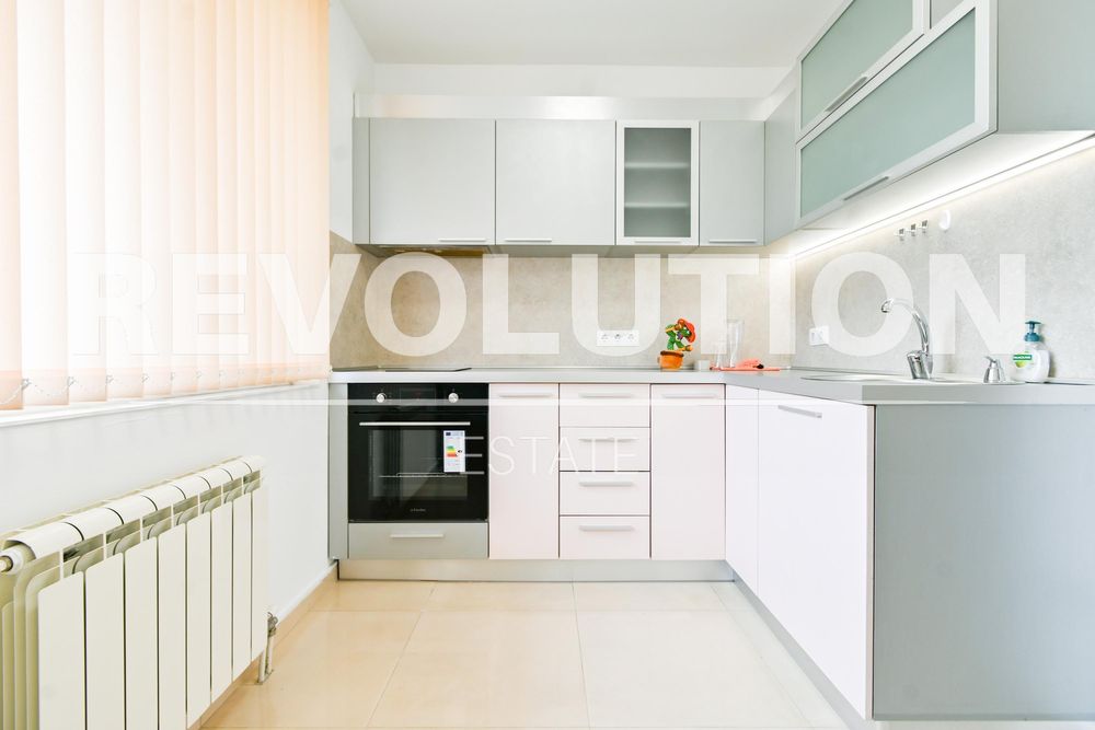 Дава се под наем Тристаен апартамент в София, Люлин 8 - 86 кв.м за 698.19 € - Снимка #2