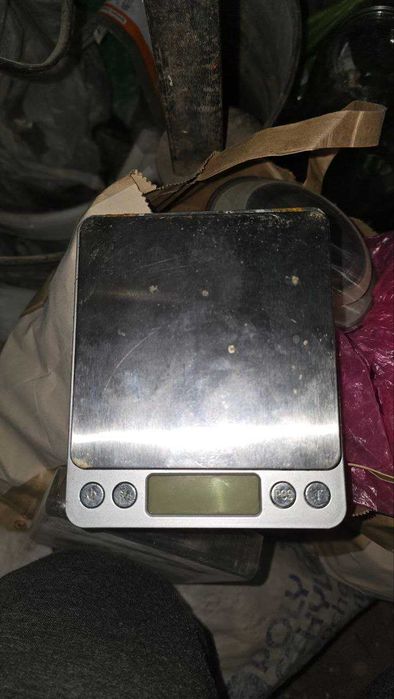 Продаются весы не рабочие 20000
