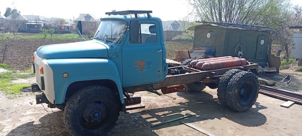 Gaz 53 moshinasi sotiladi