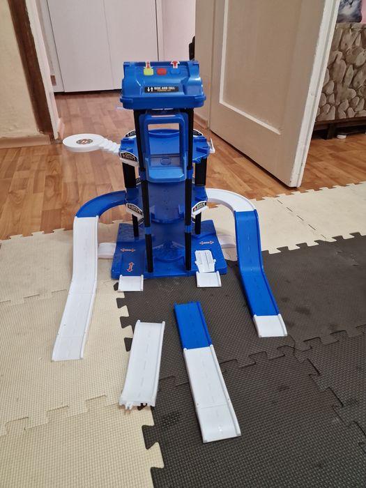 Паркинг за Пес Патрул или обикновени колички