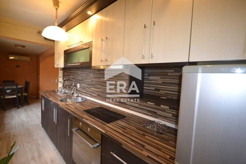 Прекрасна двуетажна къща с двор в квартал Тракийски