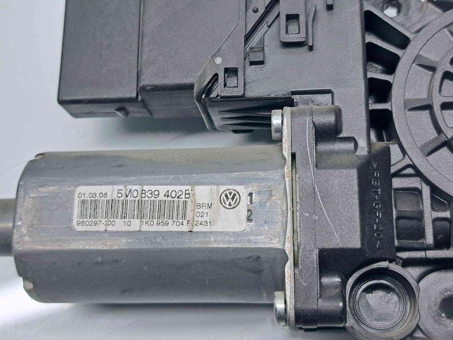 Motoras geam dreapta spate Volkswagen Golf 5 Plus (5M1) [Fabr 2005-200
