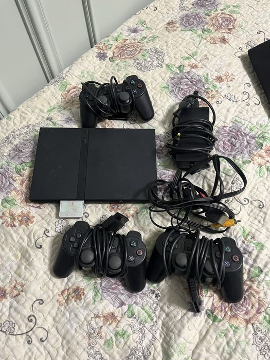 Плештейшн 2 3 джостикпен сатылды