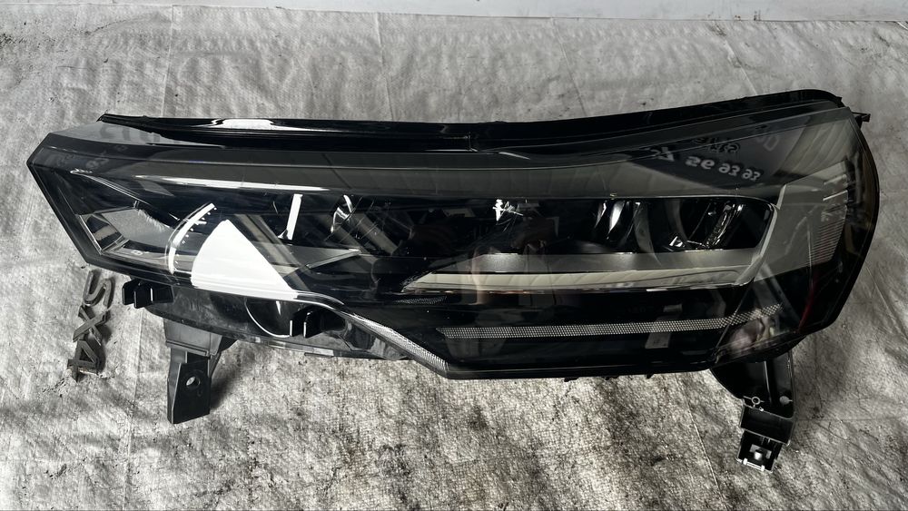 Renault Captur 2 20- ляв фар