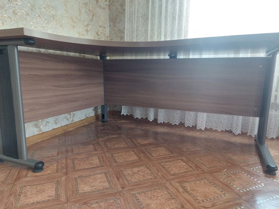 Рабочий стол в отличном состоянии