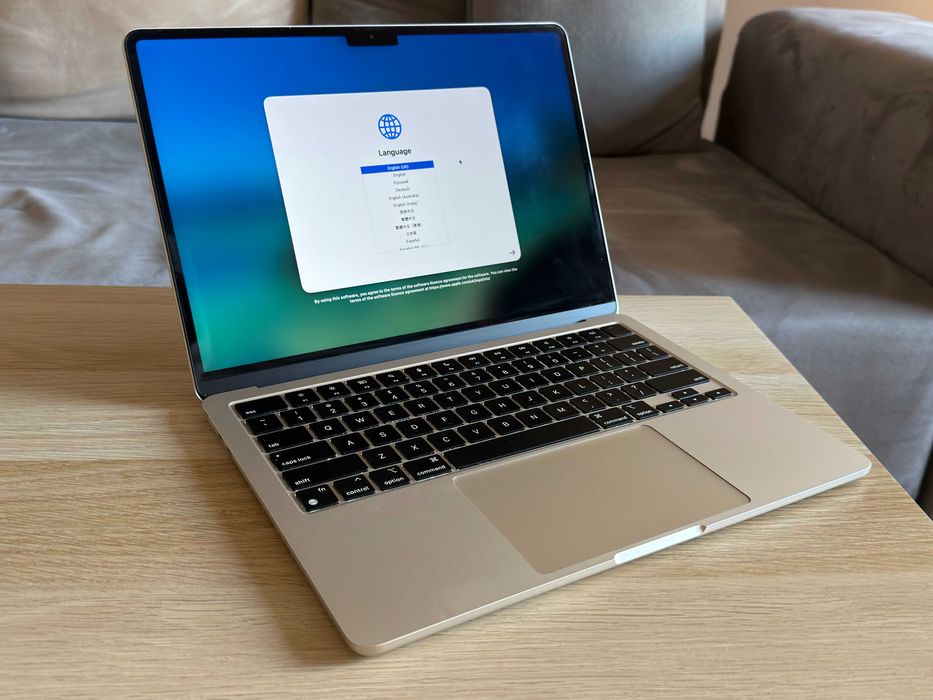 MacBook Air M2 13.6" / 16GB / 512GB – перфектно състояние (Starlight)