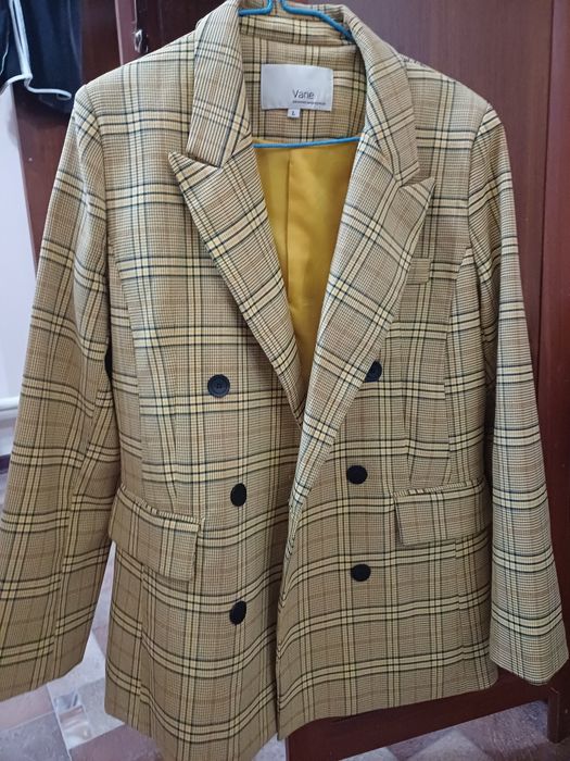 Пиджак с юбкой очень красивый