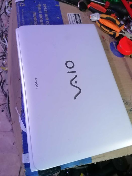 Sony vaio SVE151J11M