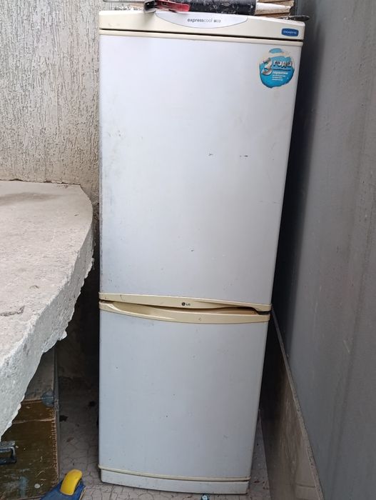 LG холодилниги сотилади