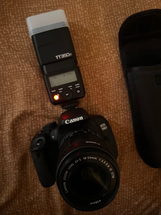 Фотоапарат Canon EOS 700D