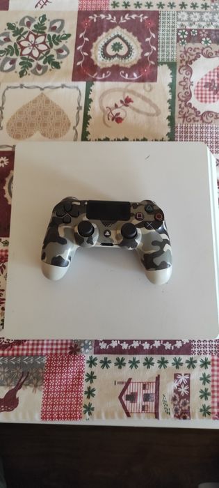 Playstation 4 slim ps4