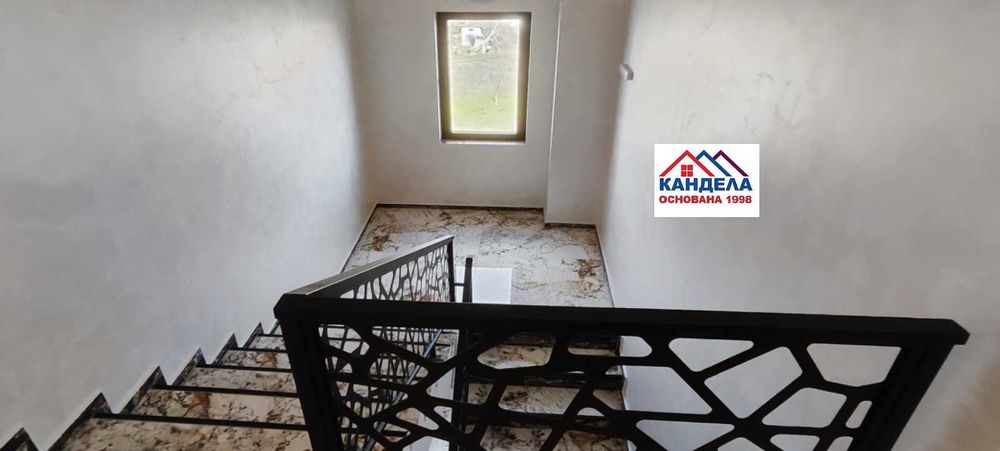 Продава се Тристаен апартамент в Пловдив, Младежки Хълм - 141 кв.м за 1043 €/кв.м - Снимка #1