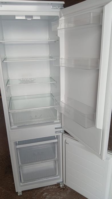 Встраиваемый холодильник