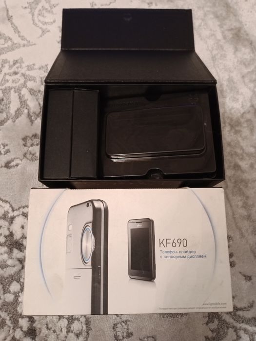 Телефон LG KF690