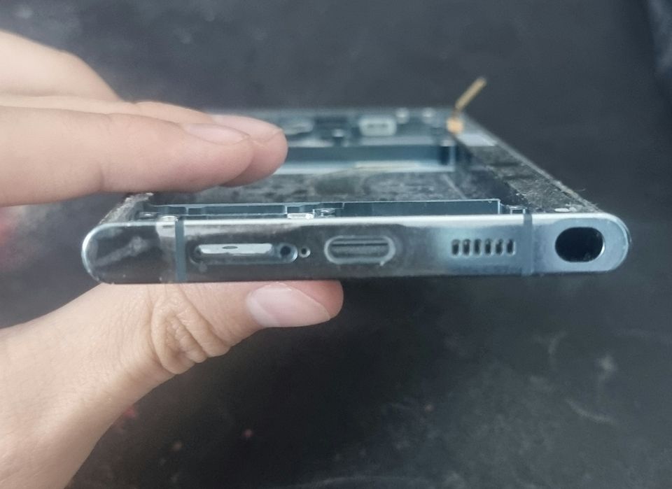 Экран с корпусом S22 Ultra