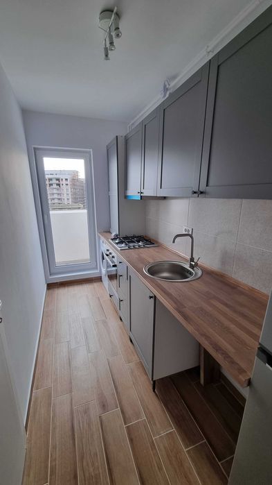 Proprietar inchiriez garsoniera moderna, spatiosa, incalzire in pardoseala, loc de parcare