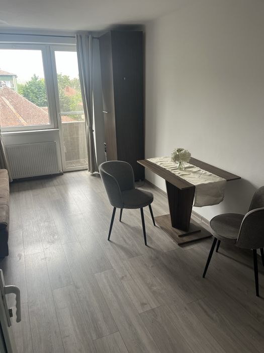 Inchiriez apartament cu o camera zona complex