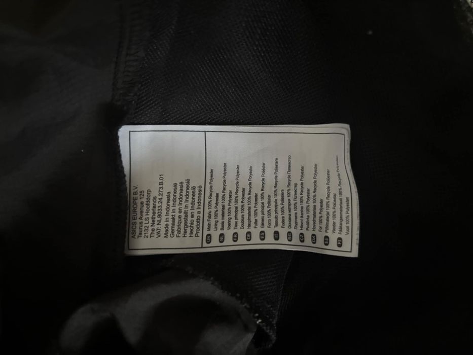 Дамска ветровка на Asics