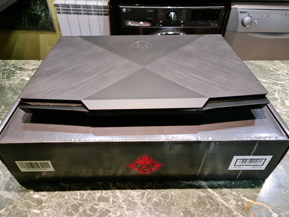 HP OMEN 17 ( 17-CB1001NU ) RTX 2080 SUPER, 32GB RAM, i7-10750H 5 GHz
