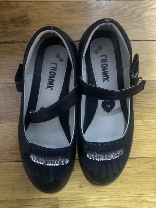 продам школьные туфли