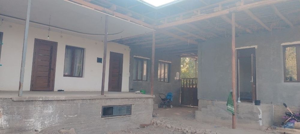Toshkent viloyati Bo'stonliq tumaniQõshqirğonqishloğda uchaska sotuvda